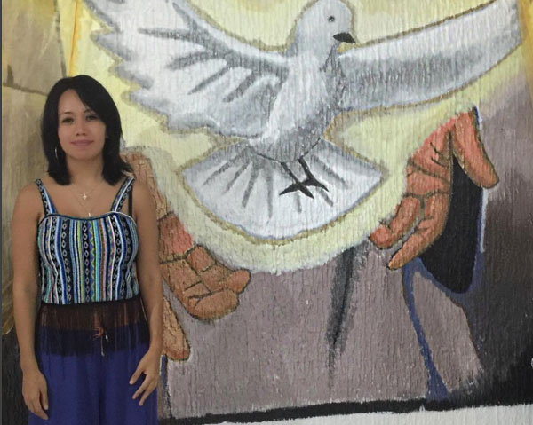 Mujer luna bella cristiana