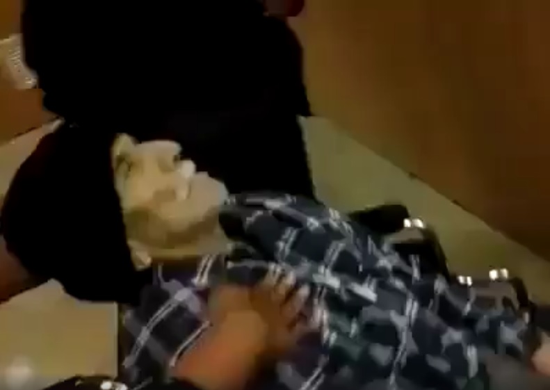viejito muere en el imss